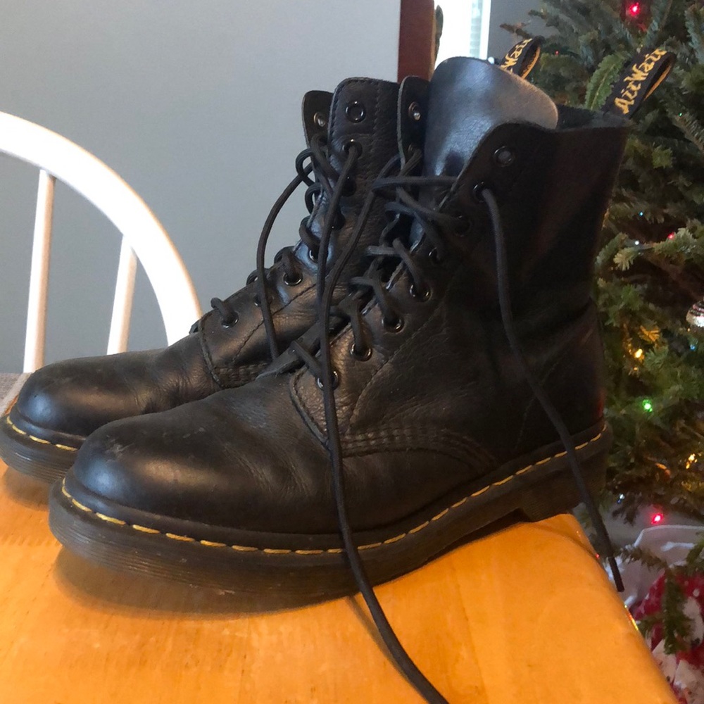 Doc Martens 1460 women’s black Combat Boots size 9